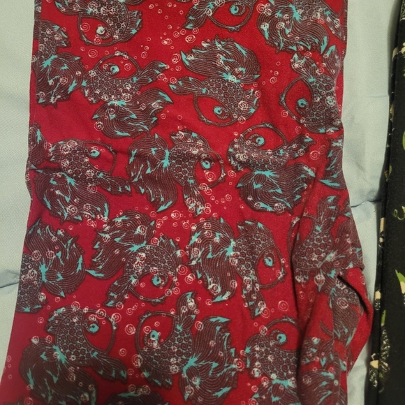 Lularoe butter soft leggings - Picture 3 of 8